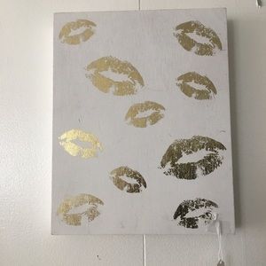 14x11 chic kissy lips wall art on wood wall art